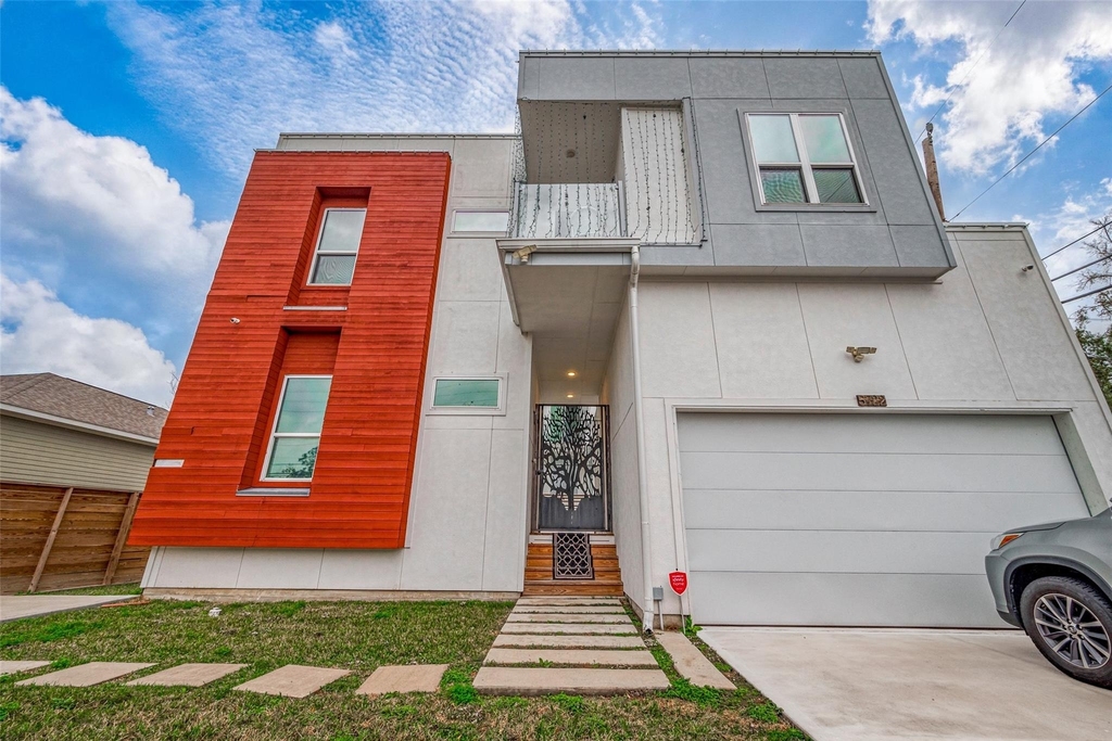 5722 Cullen Boulevard - Photo 1