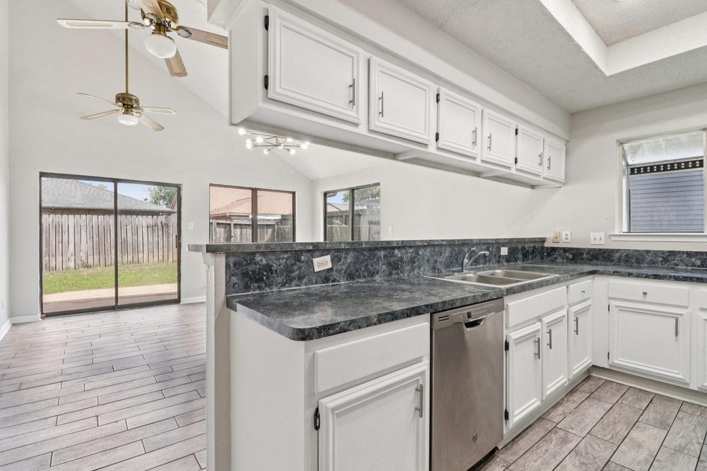 11306 Bayou Place Lane - Photo 6
