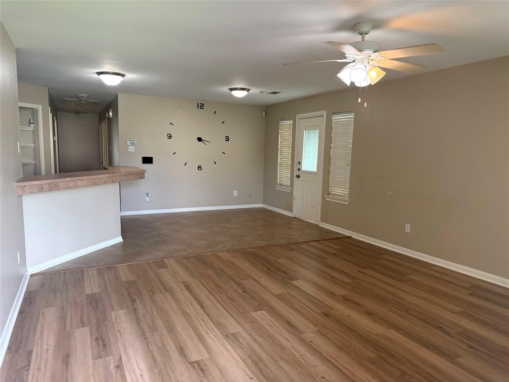 2311 24th Street N - Photo 2