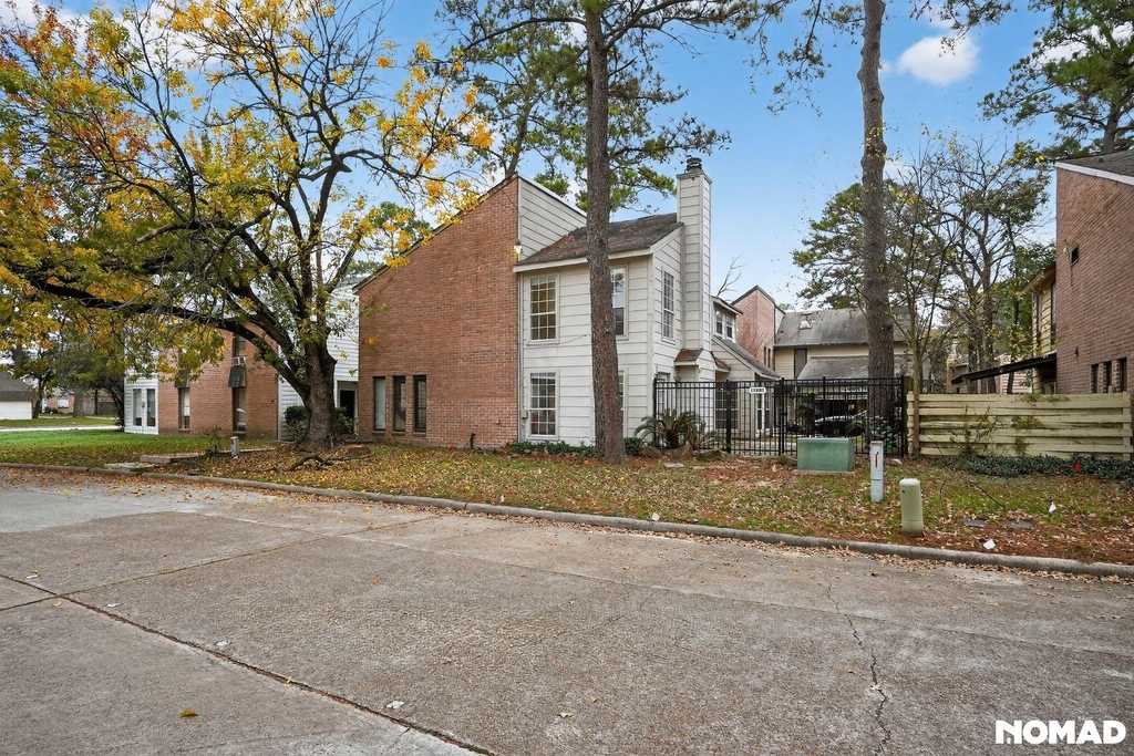 17805 Villa Way Drive - Photo 2