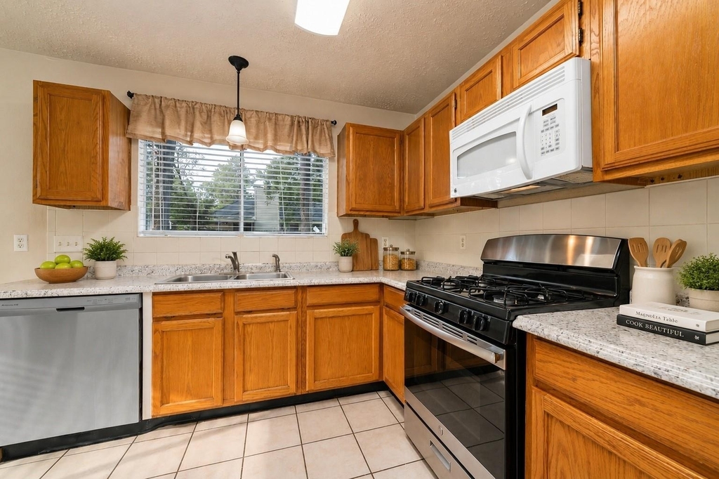 1934 Pincher Creek Drive - Photo 5