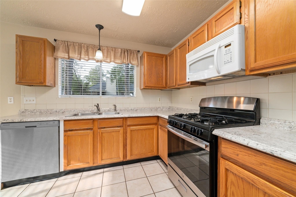 1934 Pincher Creek Drive - Photo 15