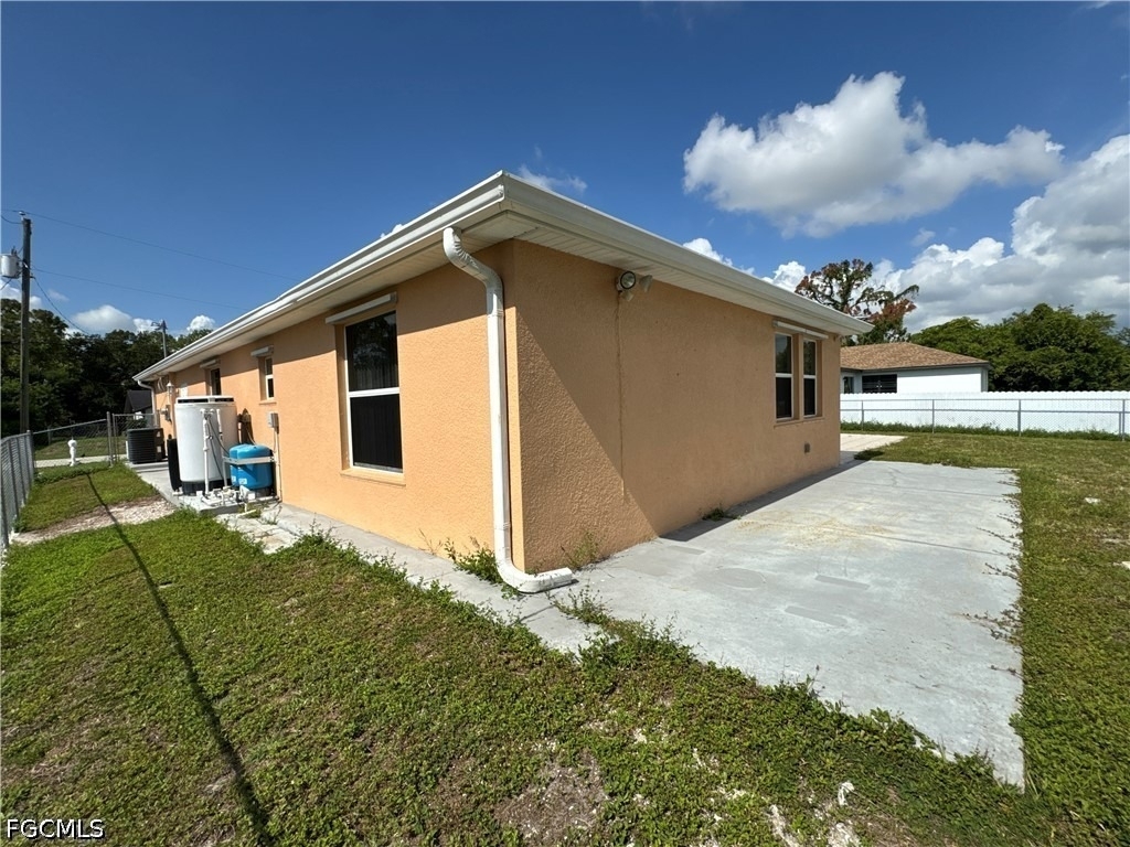 4914 7th Street W - Photo 4