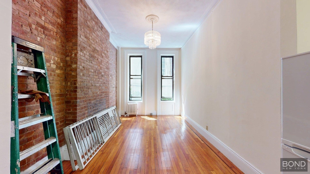 West 10th Street - Photo 1