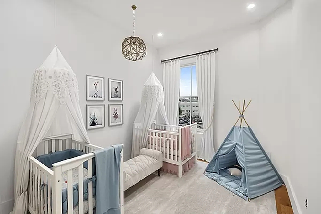 317 Winthrop Street - Photo 3