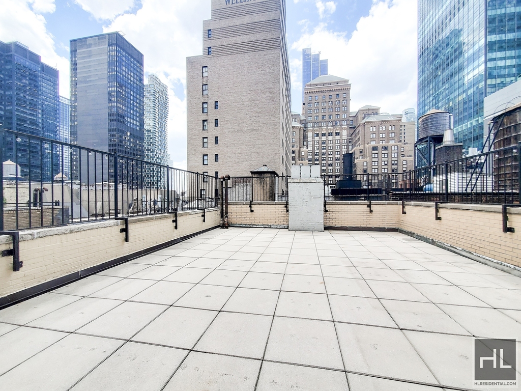 West 55 Street - Photo 3