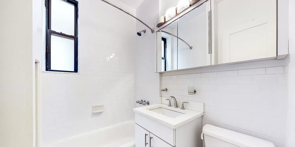 East 91 Street - Photo 1