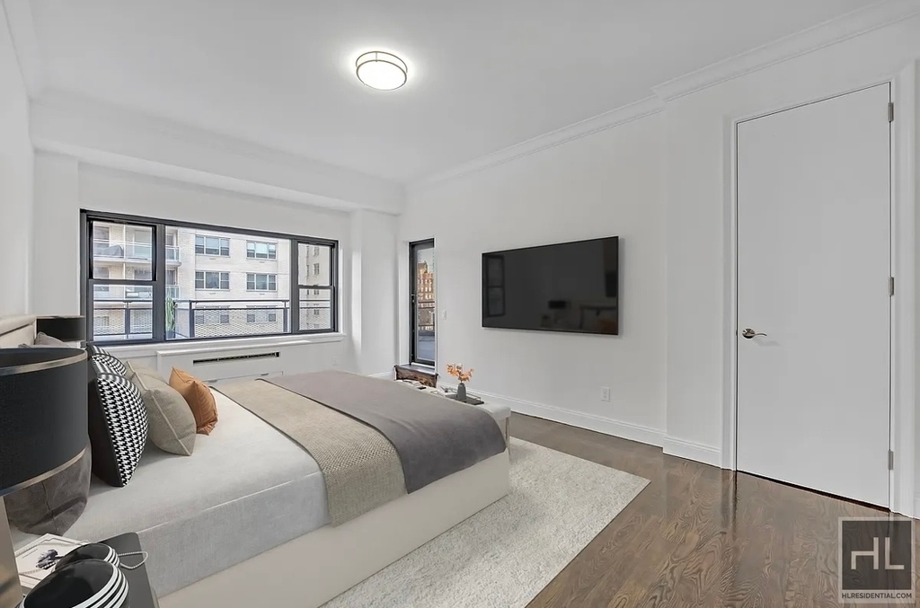 East 56 Street - Photo 2