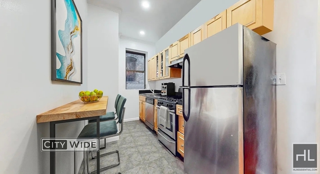East 91 Street - Photo 2