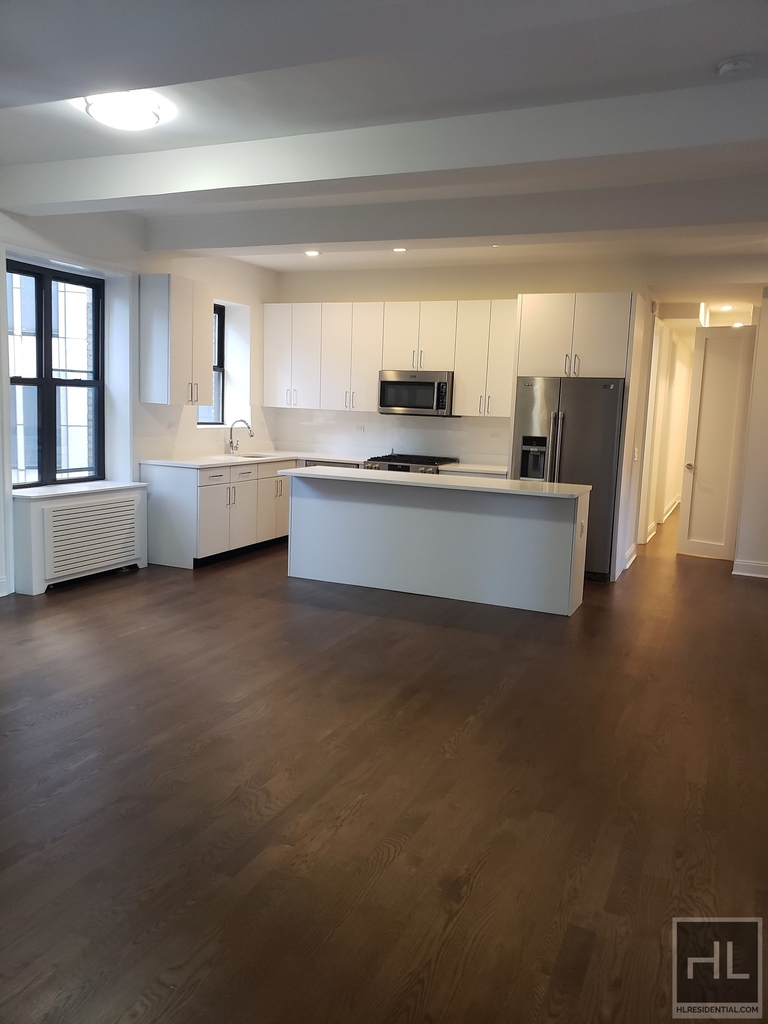 West 55 Street - Photo 3