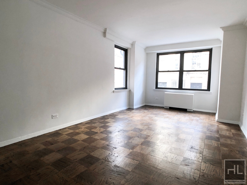 E 82 St - Photo 0
