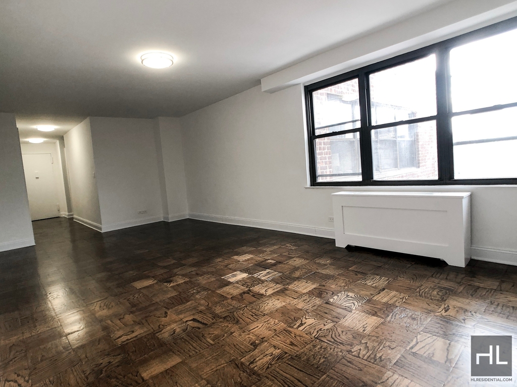 E 82 St - Photo 1