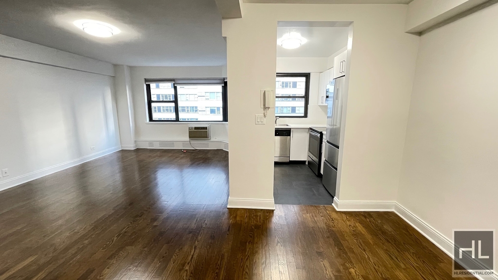 East 69 Street - Photo 3