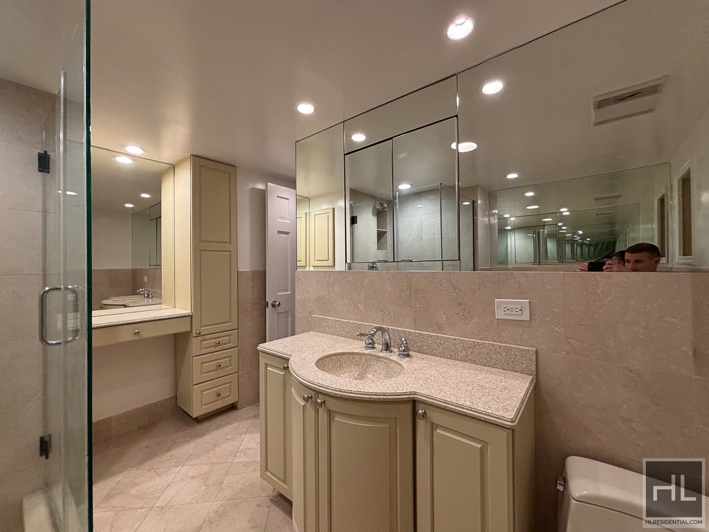 East 63 Street - Photo 5