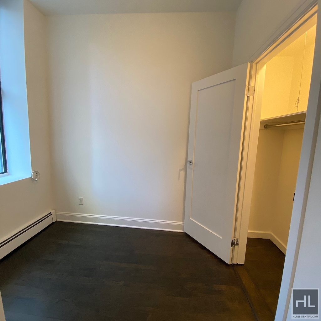 Second Avenue - Photo 2