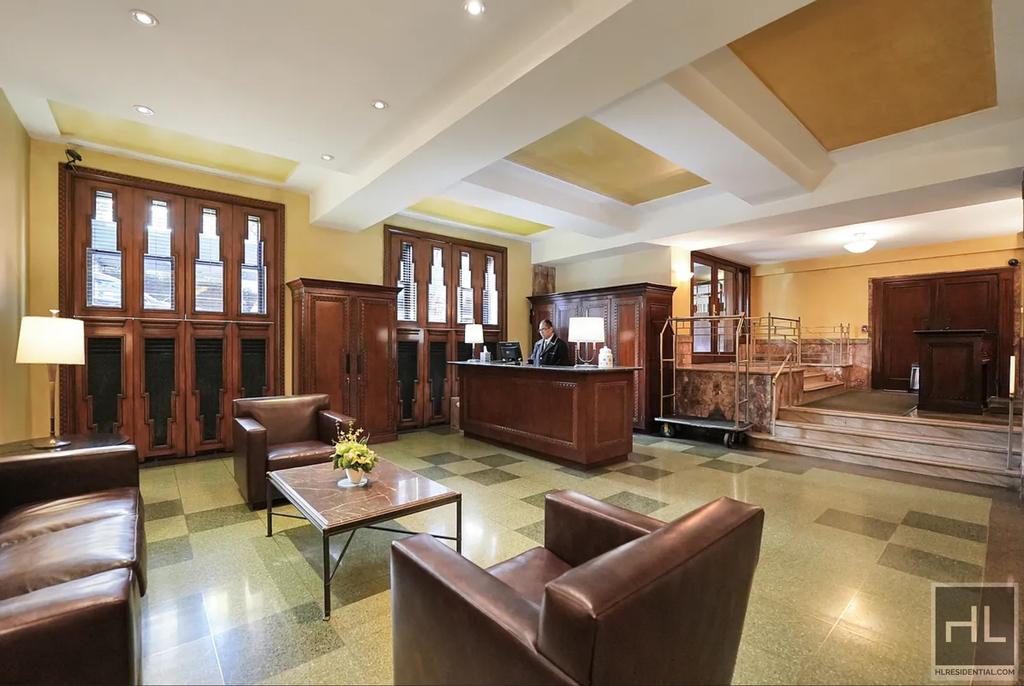 East 68 Street - Photo 4