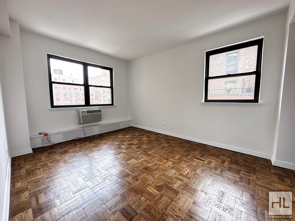 East 69 Street - Photo 1