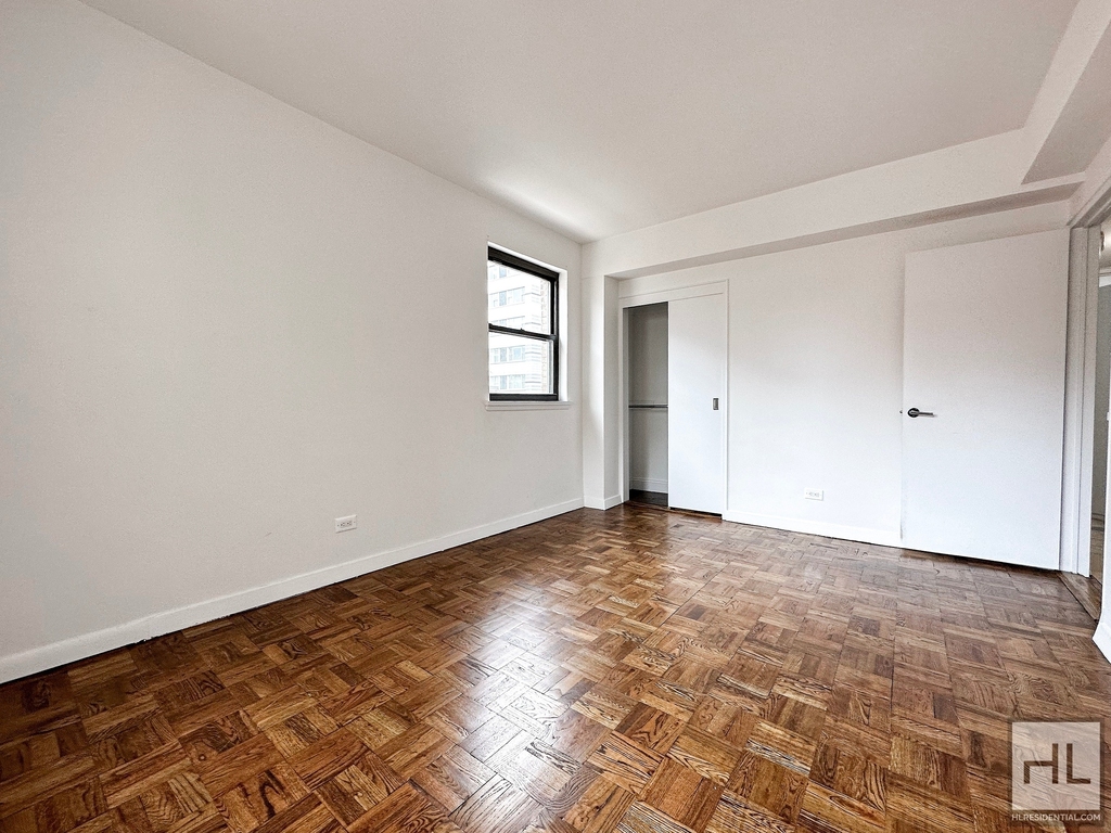 East 69 Street - Photo 2