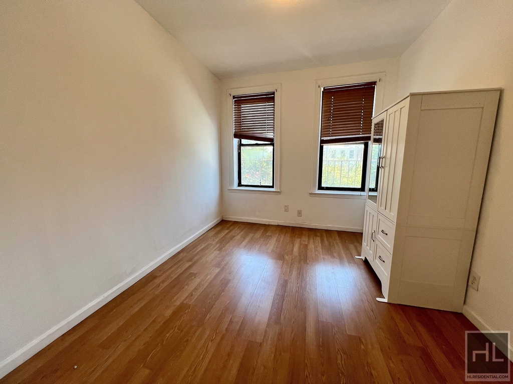 35-25 Crescent Street - Photo 8