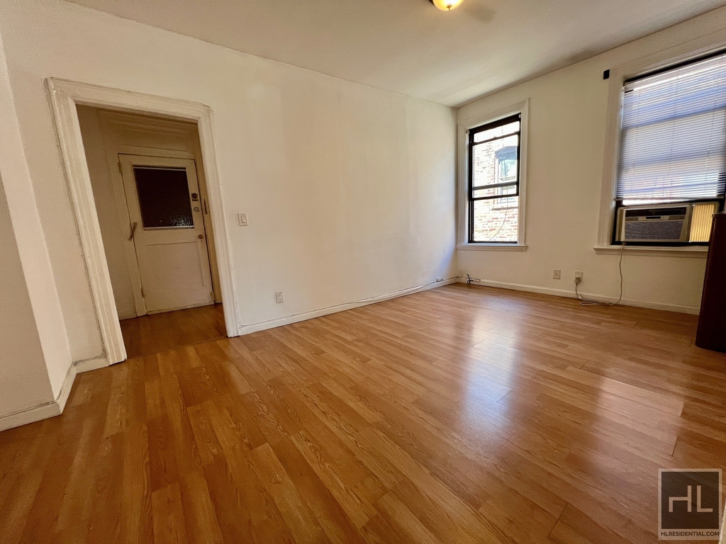 35-25 Crescent Street - Photo 12