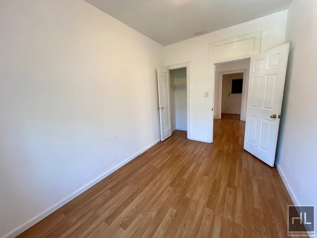35-25 Crescent Street - Photo 11