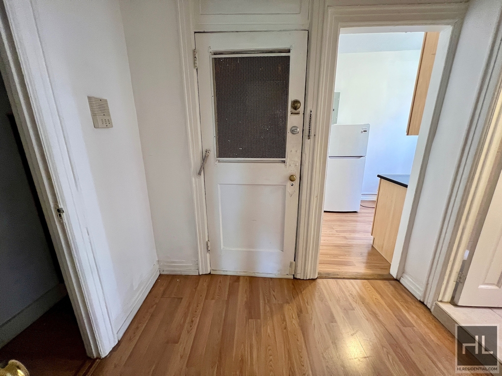35-25 Crescent Street - Photo 1