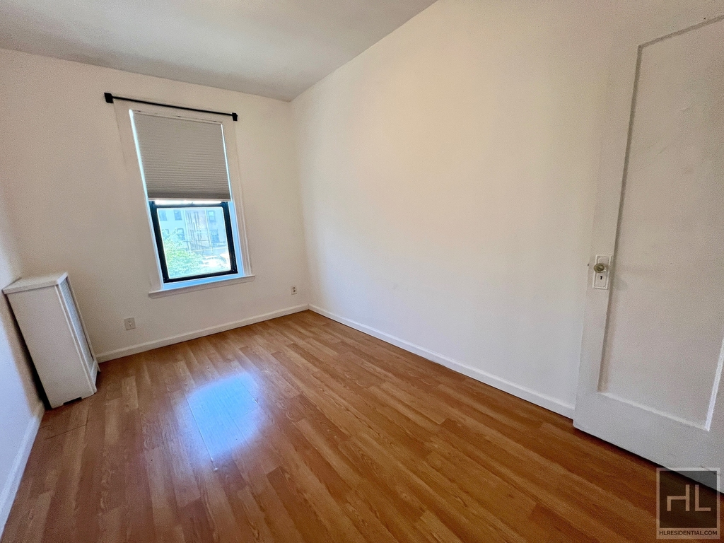 35-25 Crescent Street - Photo 10