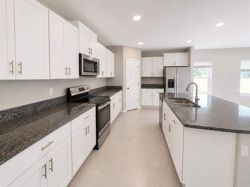 16717 Delia Street - Photo 4