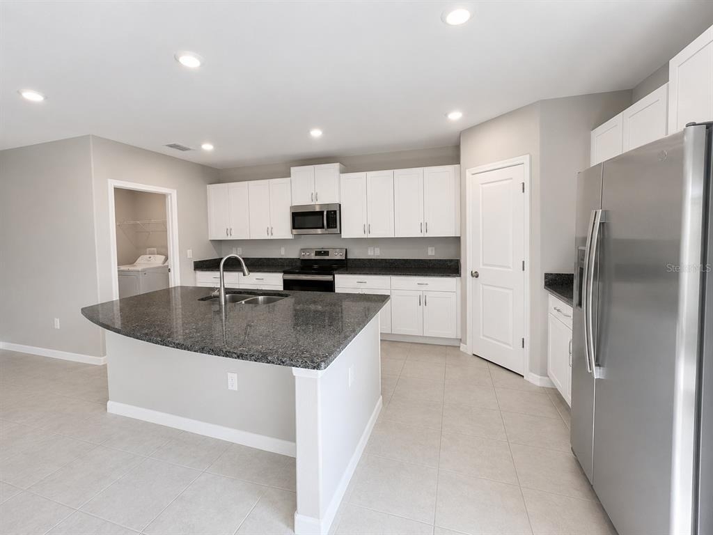 16717 Delia Street - Photo 3