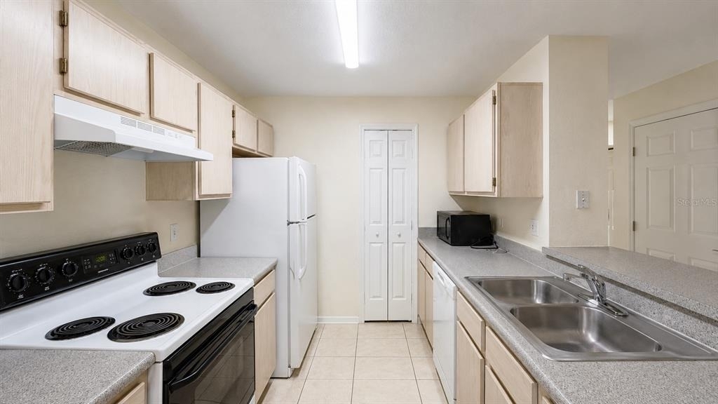 7428 Vista Way - Photo 5