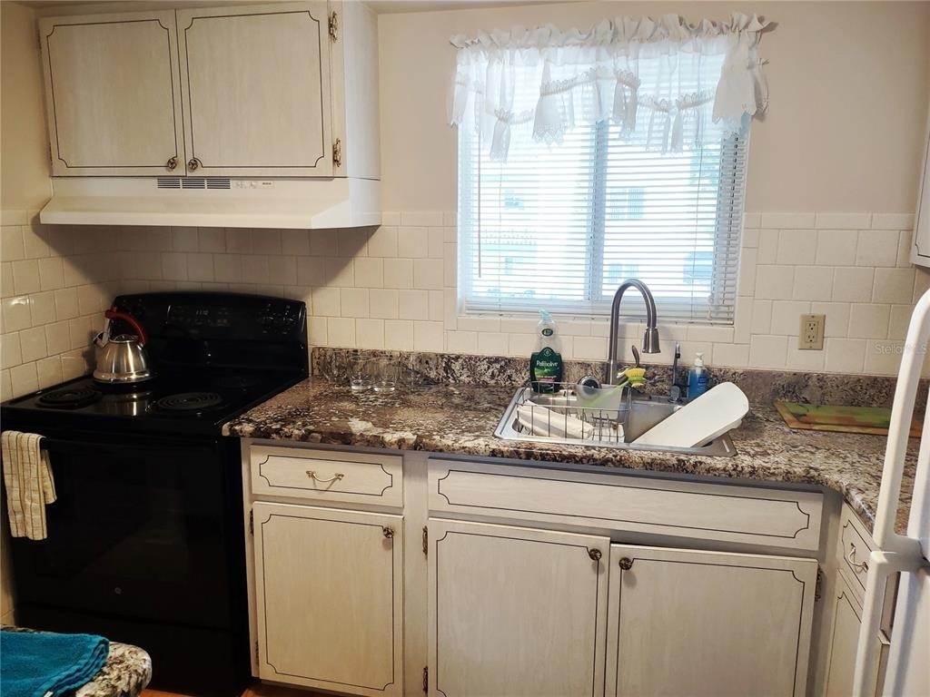 1815 Sunny Drive - Photo 4