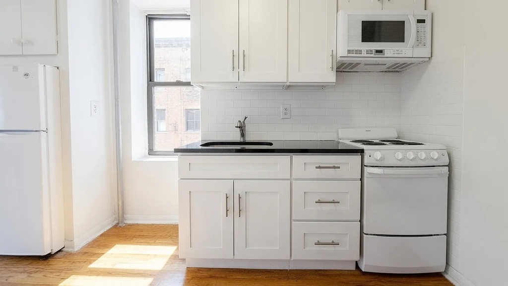 217 East 29th Street - Photo 2
