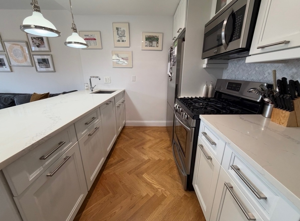 315 East 86th Street - Photo 5