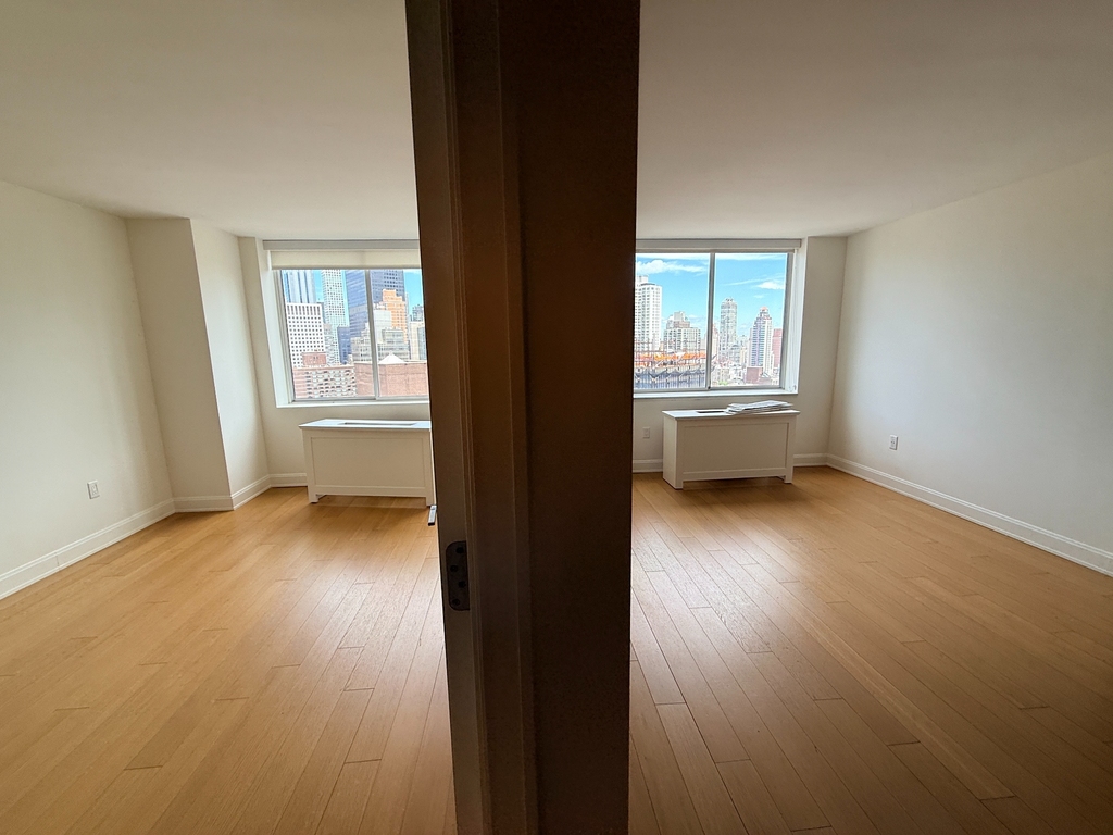 54th St & 1st Ave - Photo 4