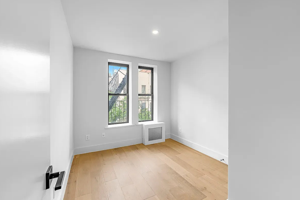 236 West 15th Street - Photo 4