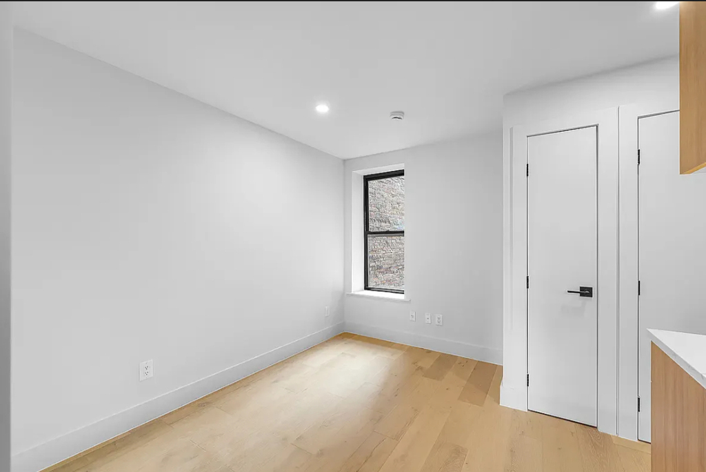 236 West 15th Street - Photo 3