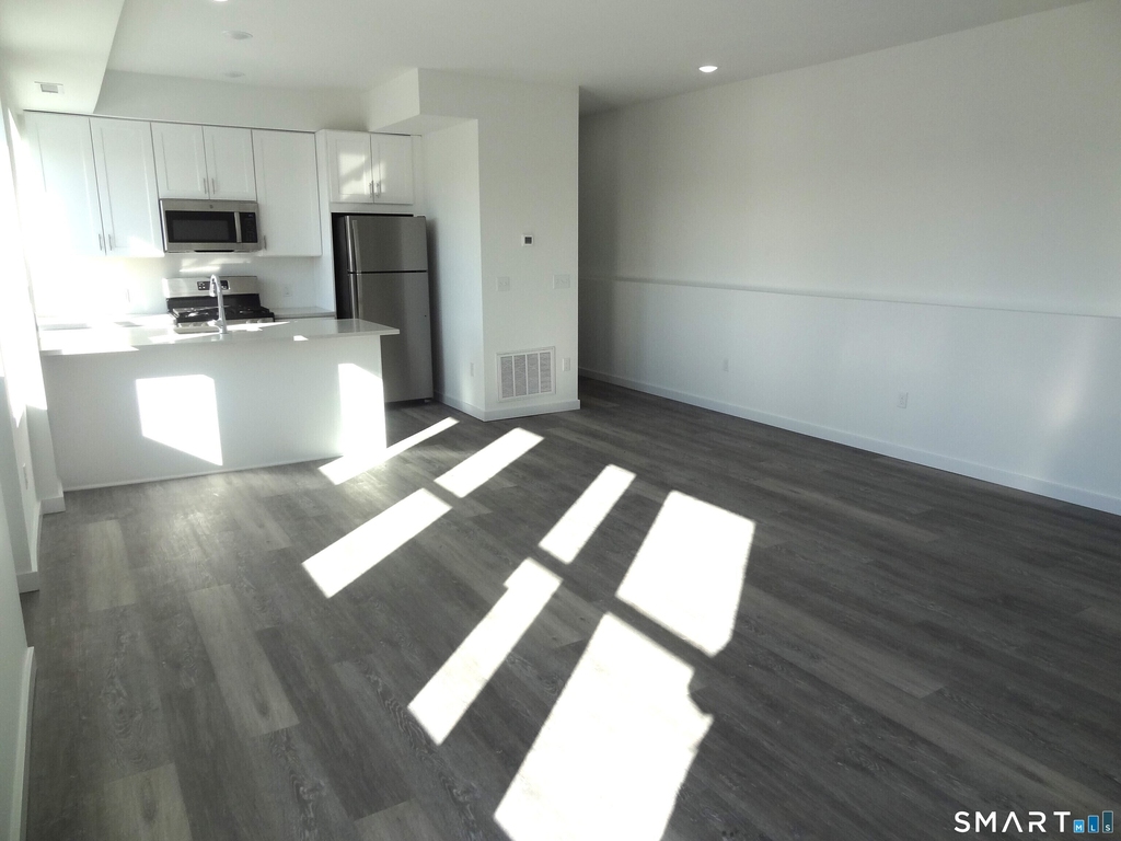 2806 Fairfield Avenue - Photo 2