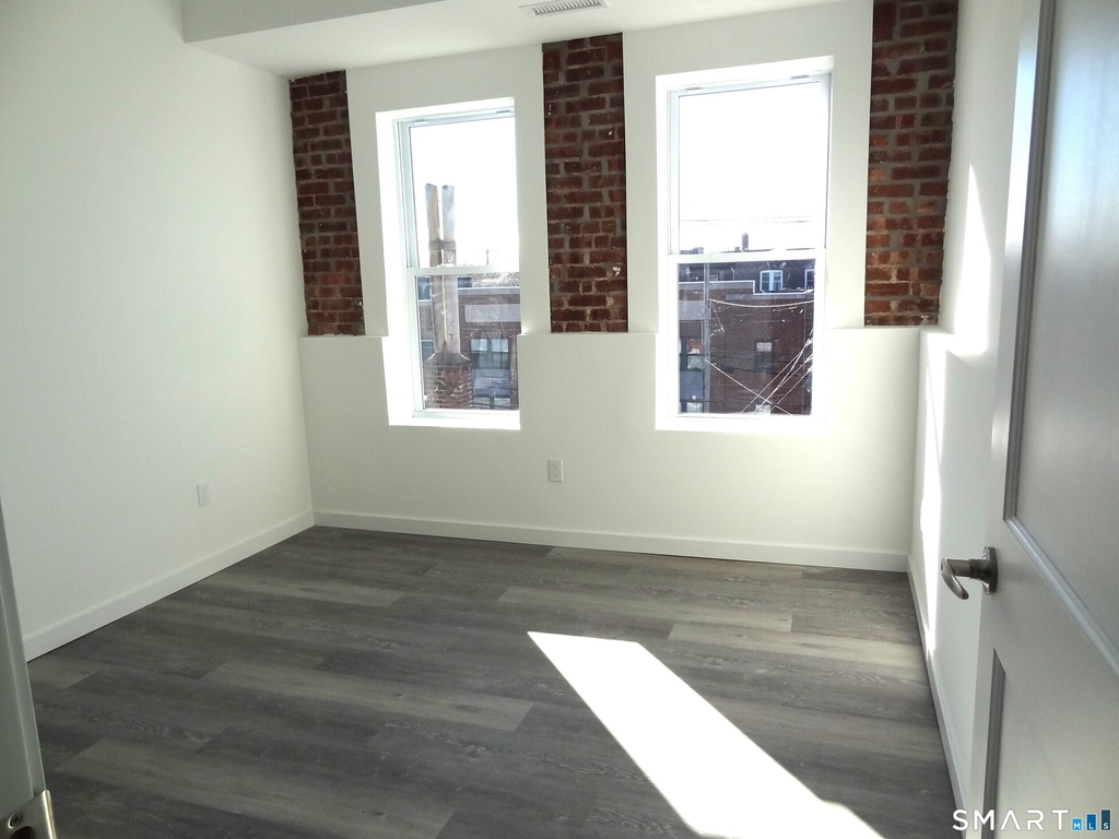 2806 Fairfield Avenue - Photo 7