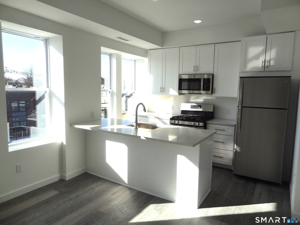 2806 Fairfield Avenue - Photo 3
