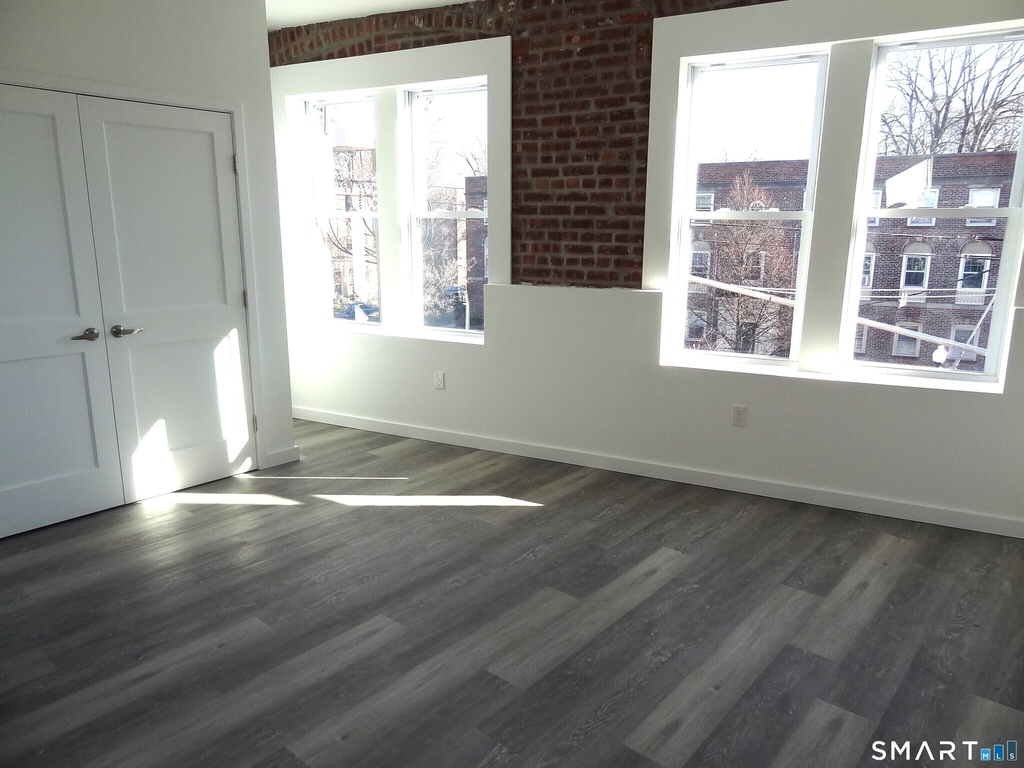 2806 Fairfield Avenue - Photo 5