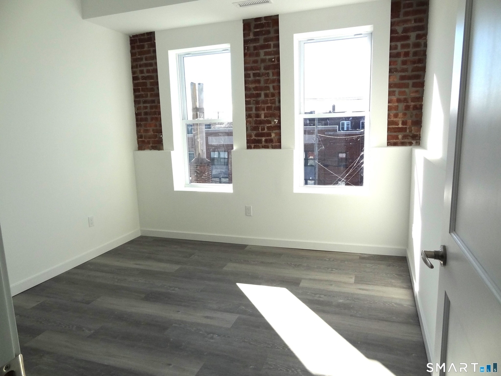 2806 Fairfield Avenue - Photo 7