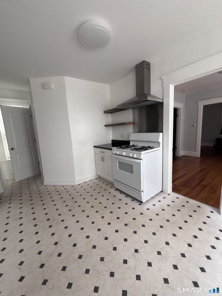 86 Hinman Street - Photo 0