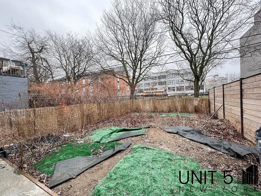 1114 Halsey Street - Photo 9