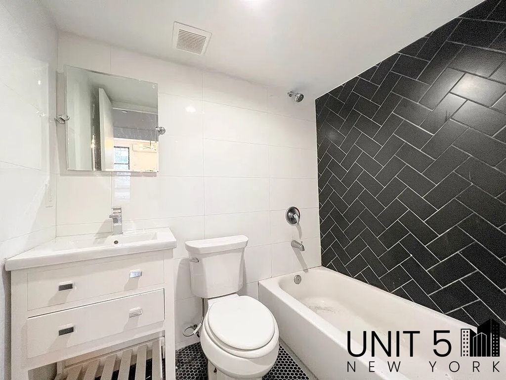 1114 Halsey Street - Photo 7