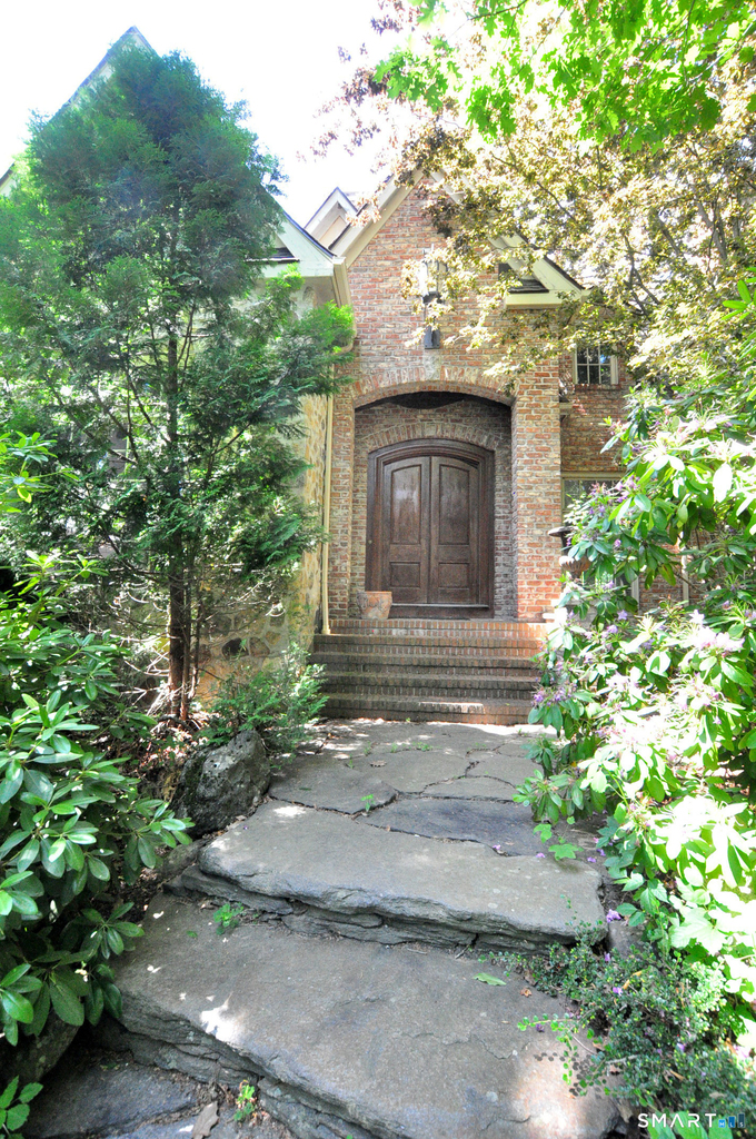 22 Thronebrook Road - Photo 2