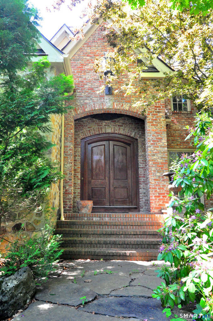 22 Thronebrook Road - Photo 3