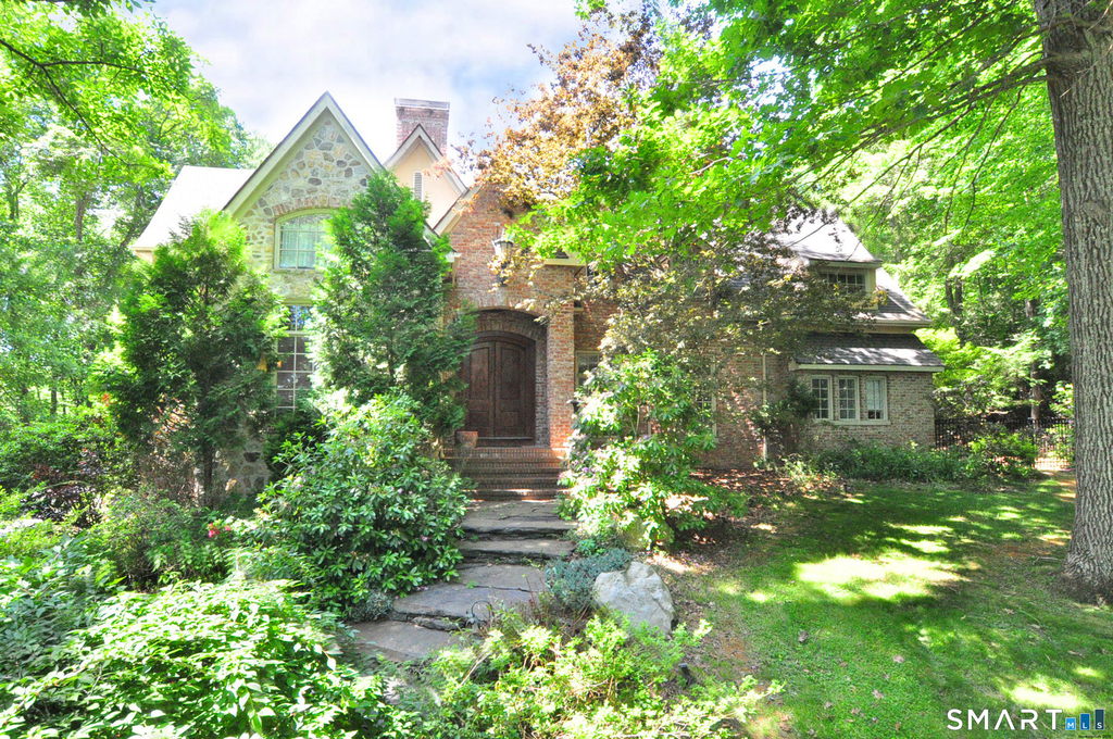 22 Thronebrook Road - Photo 0