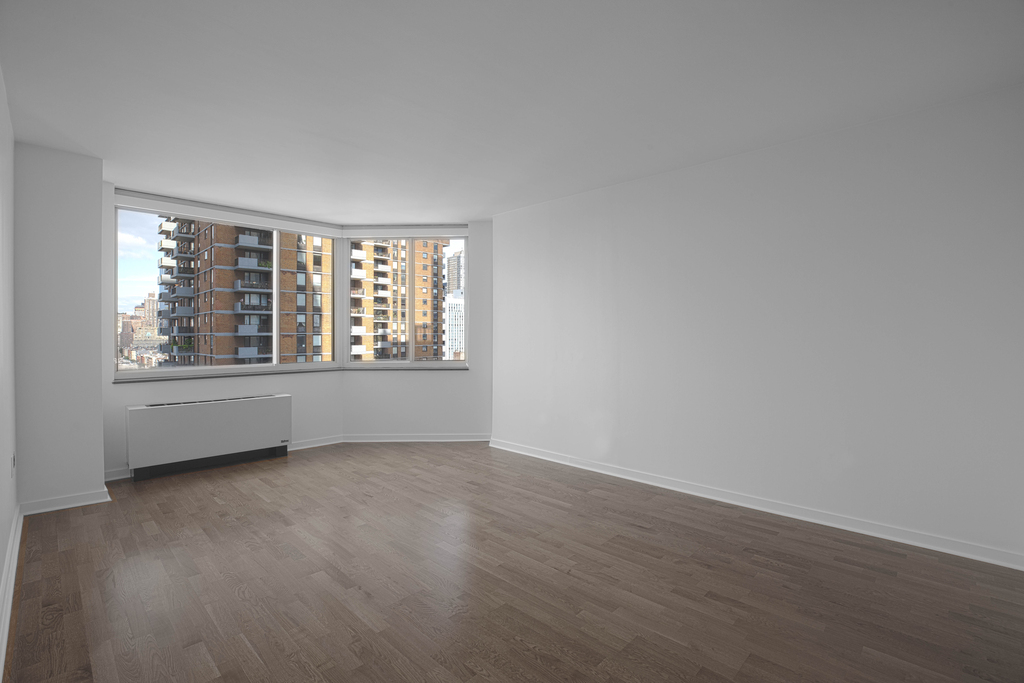 West 42nd Street - Photo 2