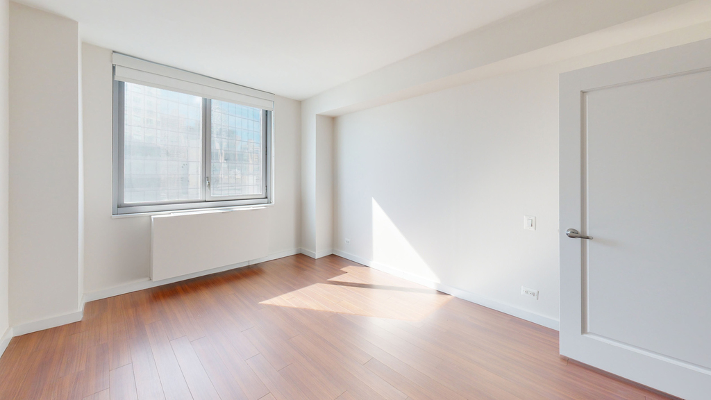 401 E 34th St - Photo 4