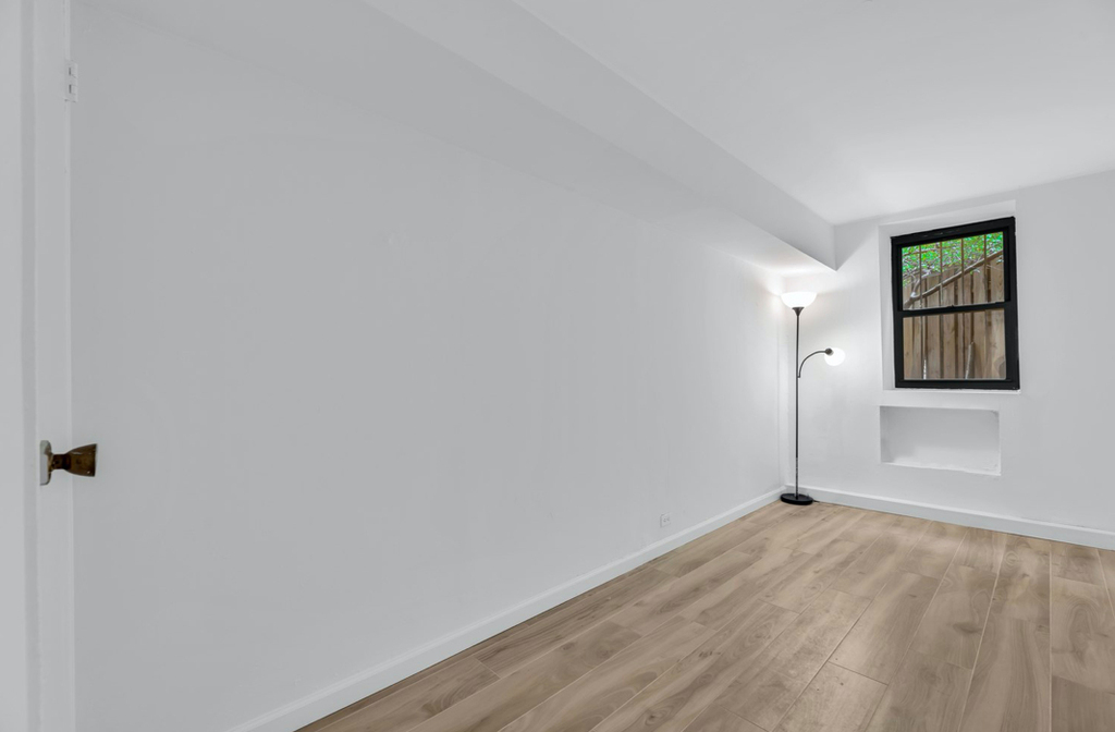 East 95th Street - Photo 3